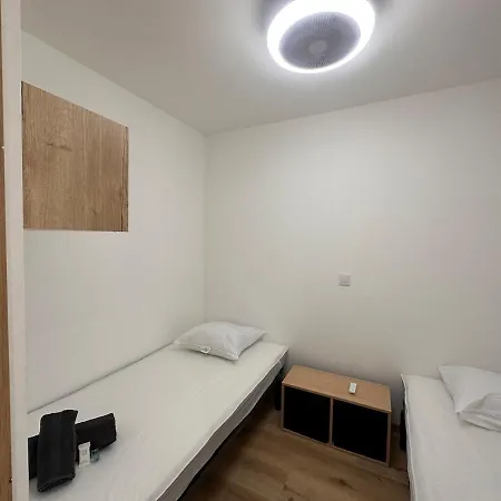 Apartament Climatise Avec Cour Et Parking *