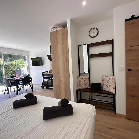 Apartament Climatise Avec Cour Et Parking Le Grau-du-Roi