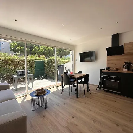 Apartament Climatise Avec Cour Et Parking Le Grau-du-Roi